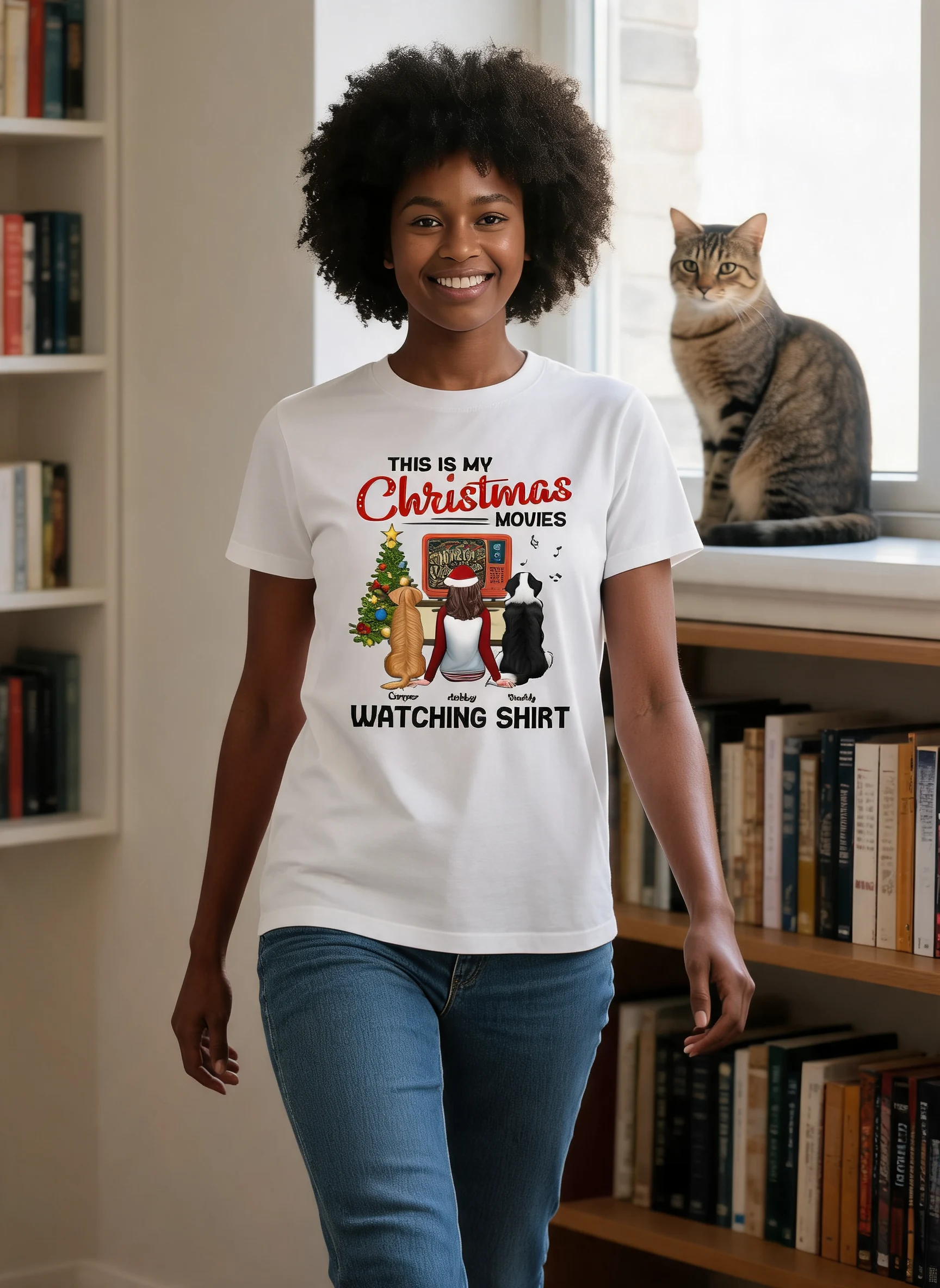 T-Shirt Regarder Des Films De Noël Homme Femme En Pyjama Avec Chien Chat T-Shirt Personnalisé — Blanc
