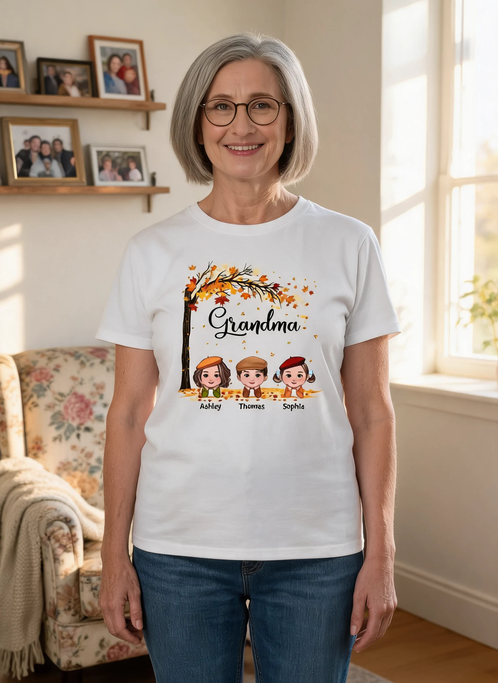 Herbst Kinder Auf Blättern Liegend Oma Mama Personalisiertes T-Shirt — Weiß