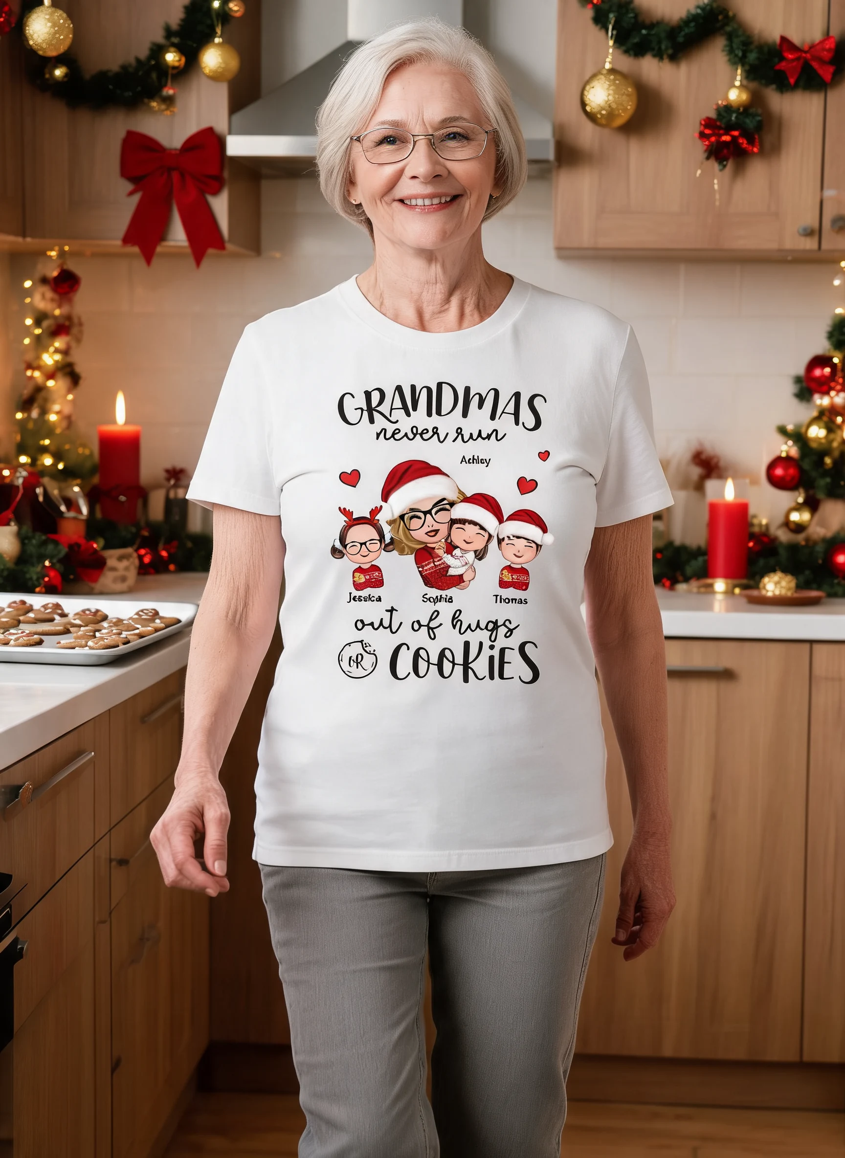 Mamie Ne Manque Jamais De Câlins Et De Cookies Sweat à capuche de Noël personnalisé — Blanc
