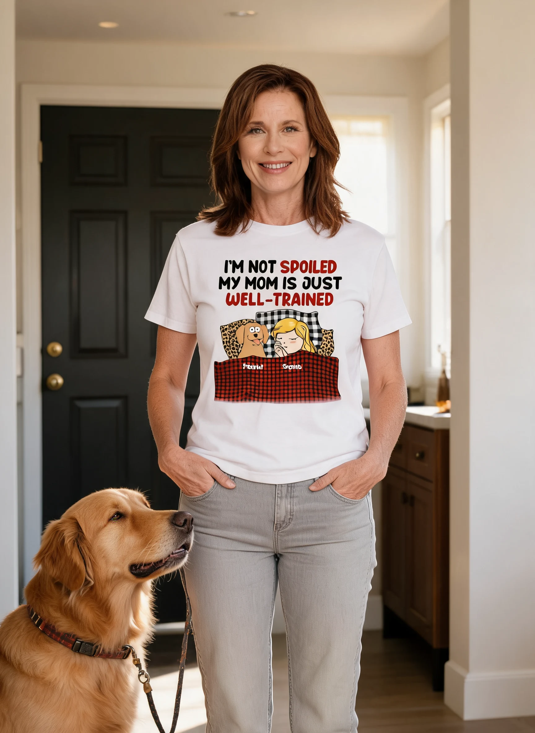 Ich bin nicht verwöhnt, meine Hunde-Mama ist gut erzogen Personalisiertes T-Shirt — Weiß