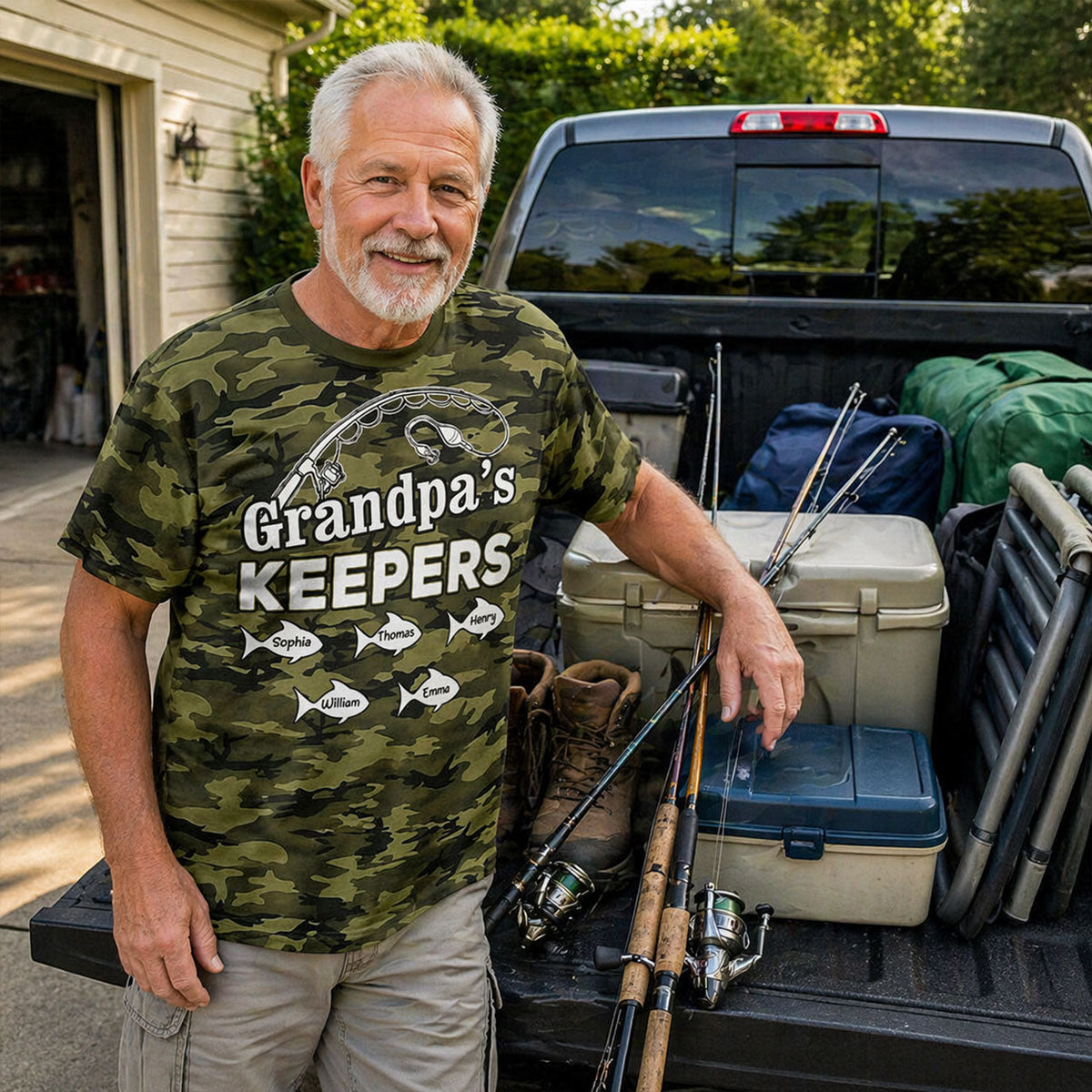 Patrón Camuflaje de Grandpa's Keepers con Nombre Personalizado para Niños - Camiseta Personalizada - Regalo del Día del Padre para Abuelo Pescador, Papá, Esposo — Arena