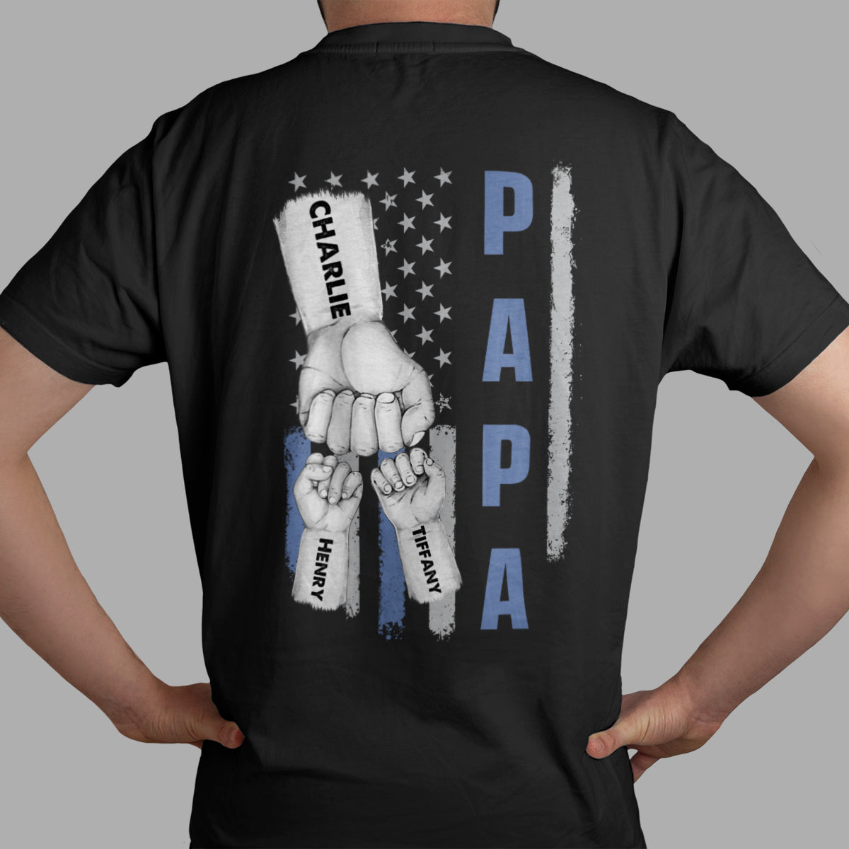Papa Papi Grand-père Coup de Poing Drapeau Américain T-shirt Personnalisé Imprimé au Dos — Noir