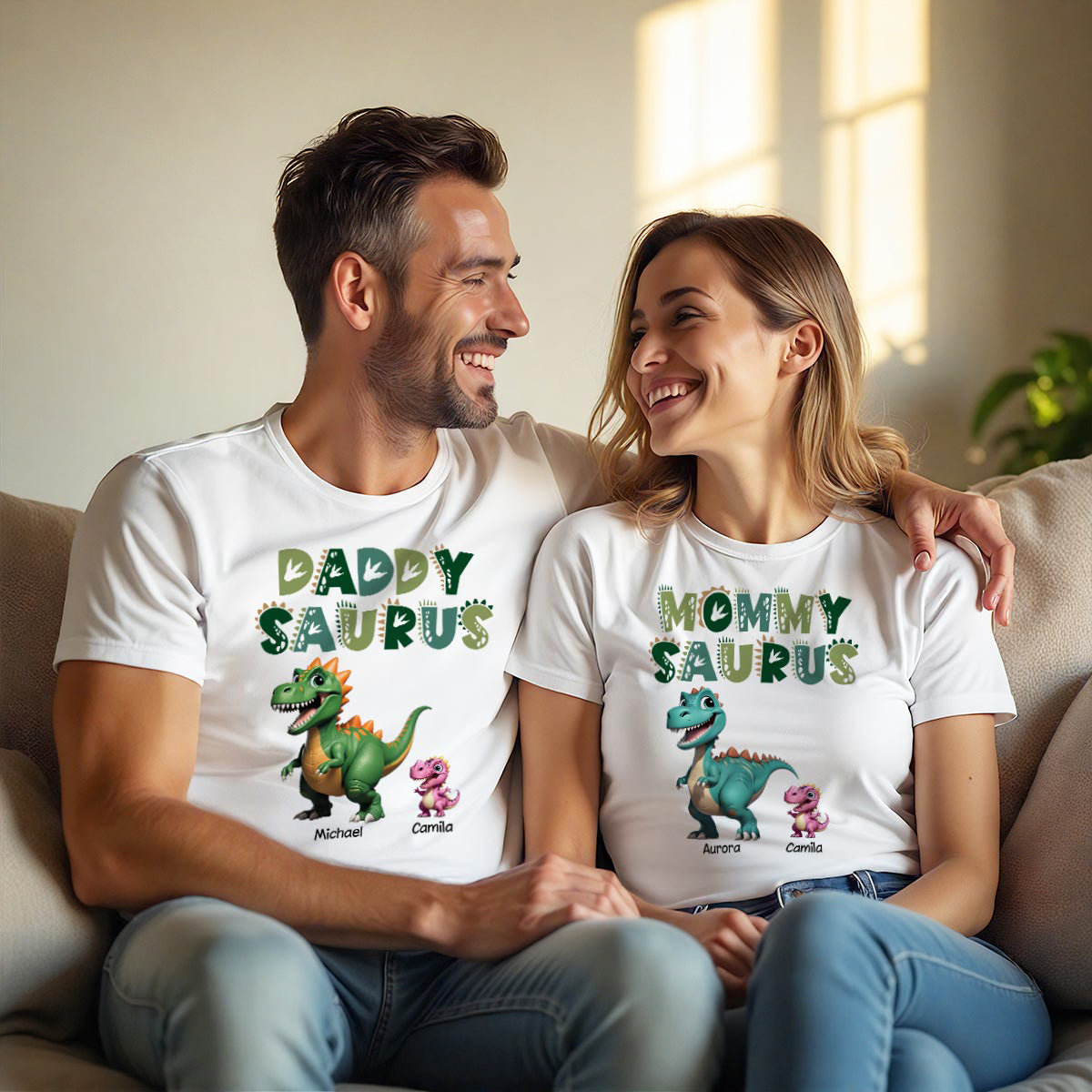 3D-Effekt Daddysaurus Mommysaurus Personalisierte Partner-Shirts [Set aus 2 Shirts] — Weiß