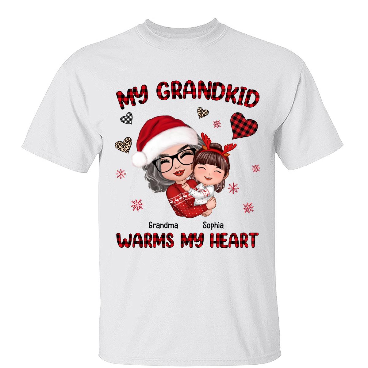 Motifs de Noël Cœurs Poupée Mamie Serrant Un Enfant Mes Petits-Enfants Réchauffent Mon Cœur T-Shirt Personnalisé — Blanc