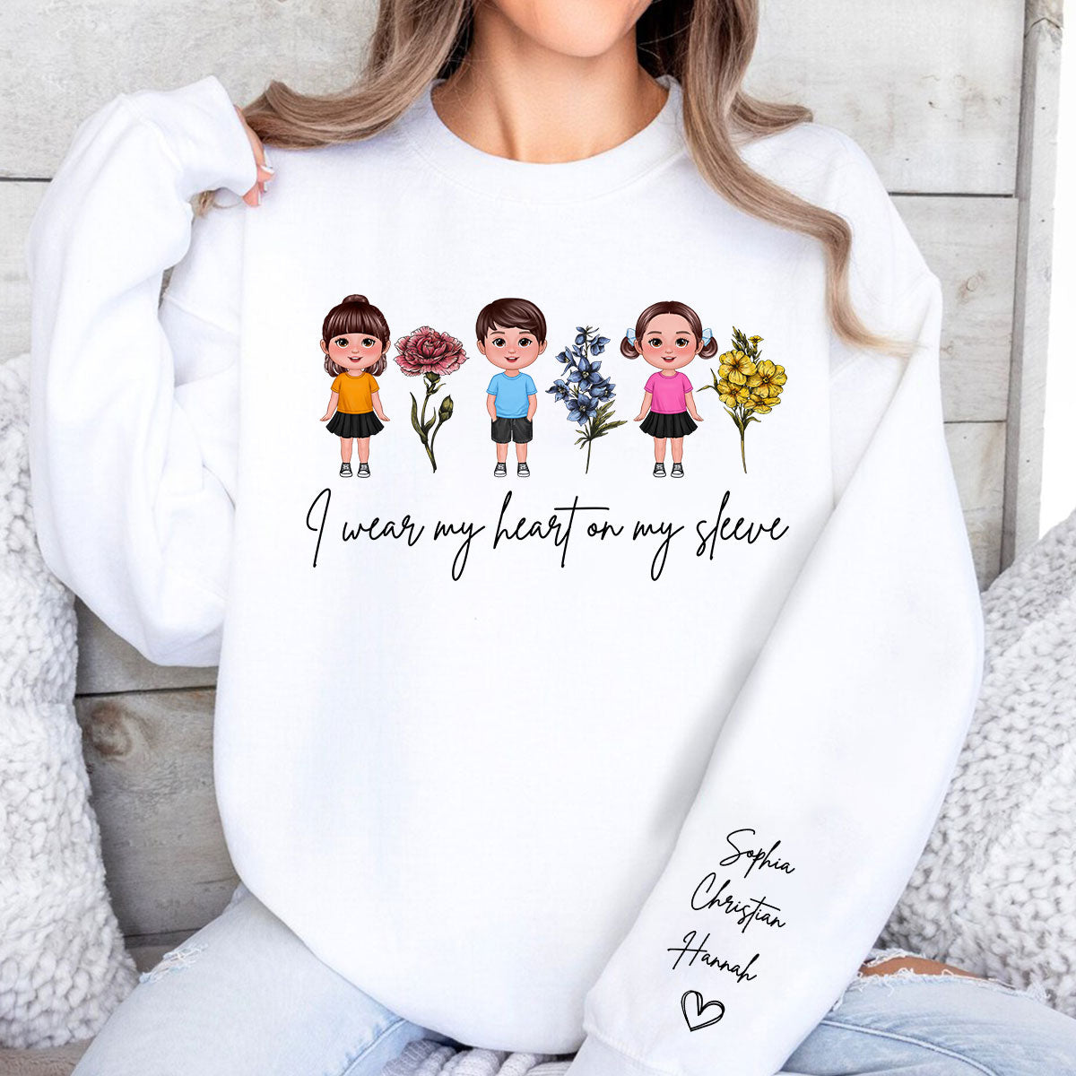Llevo Mis Corazones en la Manga Flor del Mes de Nacimiento Sudadera con Manga Impresa Personalizada — Blanco
