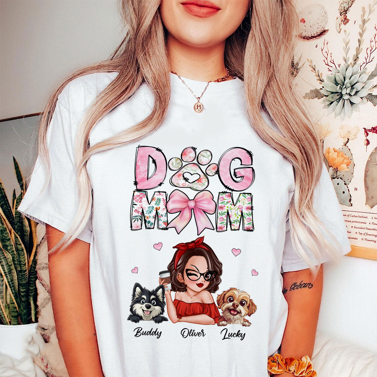 Camiseta Personalizada Estilo Caricatura de Mamá de Perro y Perros, Regalo para Amantes de los Perros — Blanco