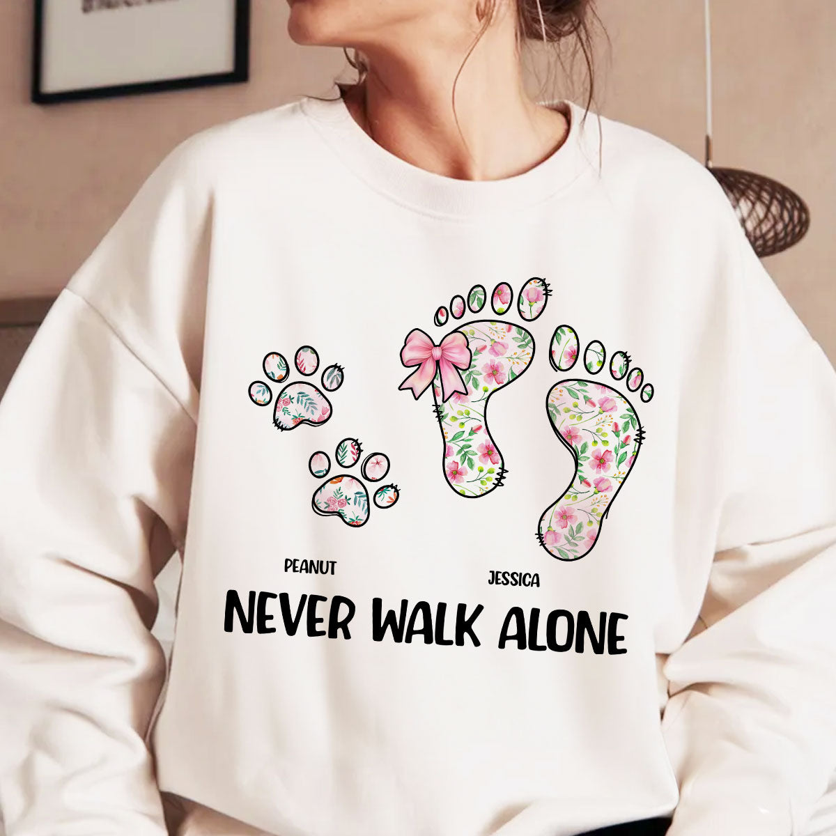 Camiseta Personalizada Dog Mom Never Walk Alone — Blanco