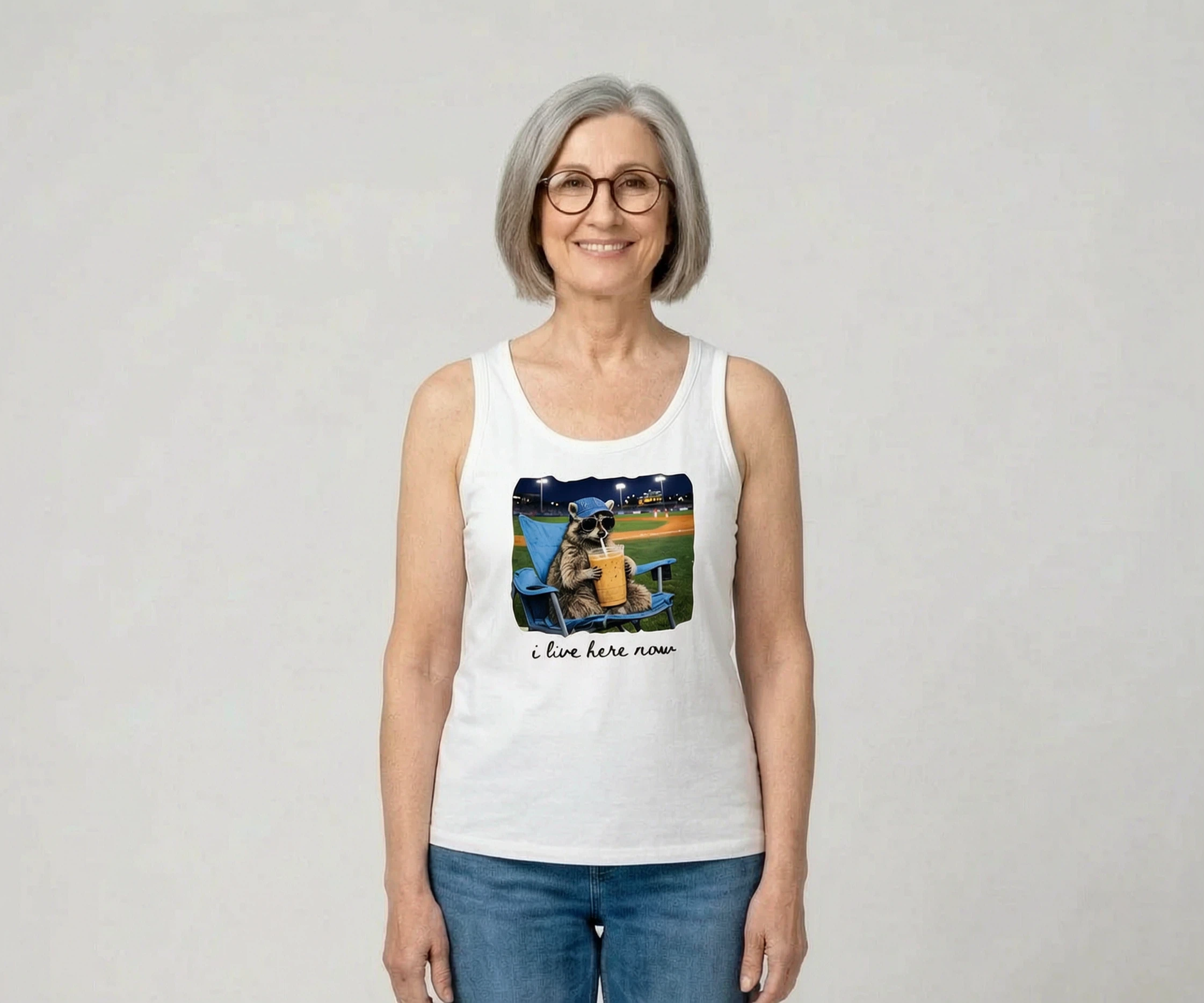 Mamá De Niños Menos Drama Que Las Niñas Pero Más Difícil De Mantener Vivos - Camiseta Sin Mangas Personalizada - Regalo Para Mamá, Abuela — Blanco